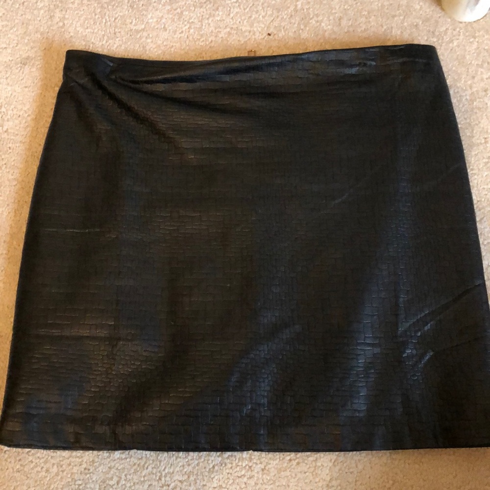 Black patterned leather skirt